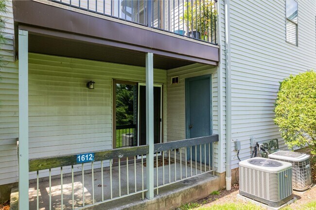 Building Photo - 1612 Woodbridge Commons Way
