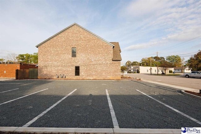 Building Photo - 501 W Cheves St