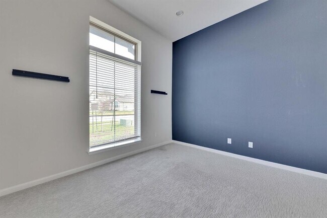 Building Photo - 14400 Kira Ln