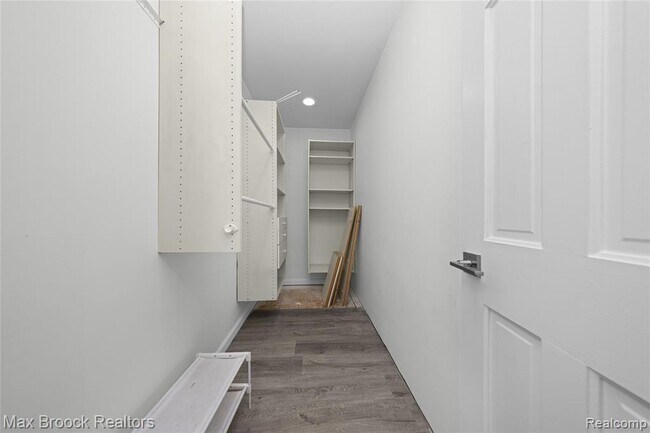 Building Photo - 3332 Barlyn Ln