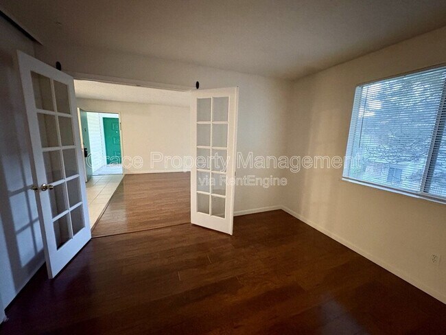 Building Photo - 8555 E Fairmount Dr