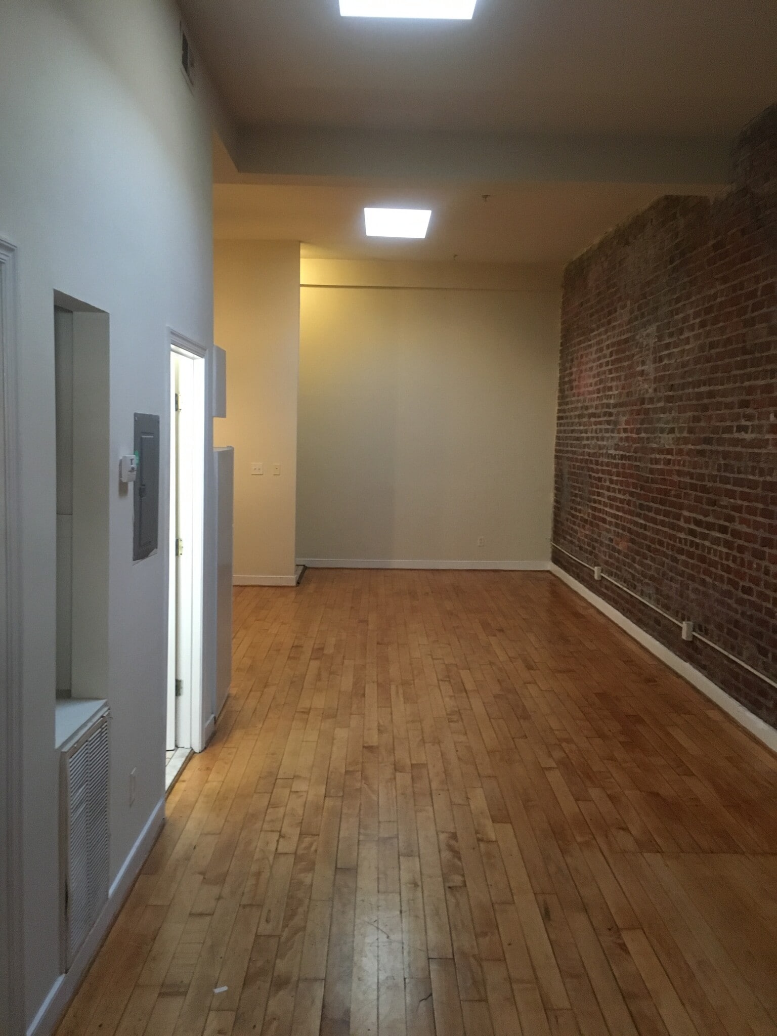 Building Photo - 813 W Broad St