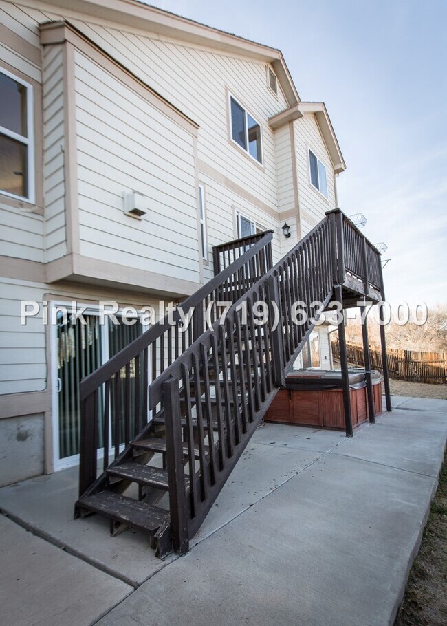 Building Photo - 985 Ridgebury Pl