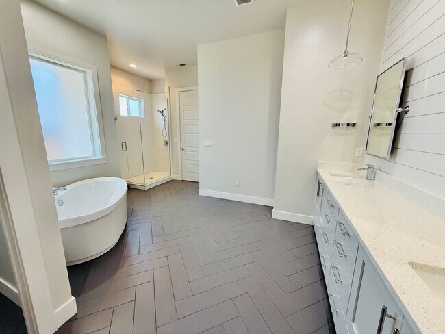 Building Photo - Modern Farmhouse in Cartwright Ranch