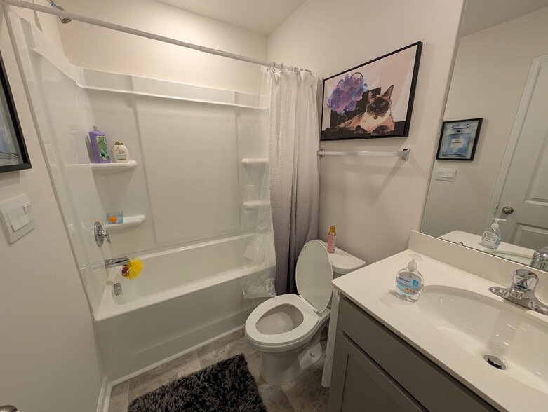 Building Photo - Room in Townhome on Murray Br Dr