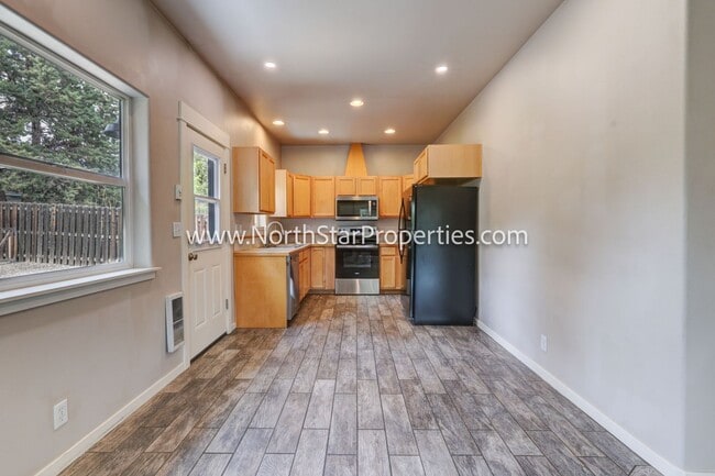 Building Photo - Wonderful Bend Property Close to Mountain ...