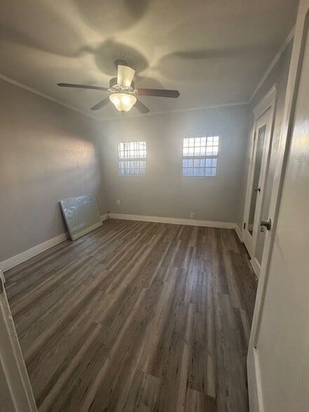 Building Photo - 636 W 75th St