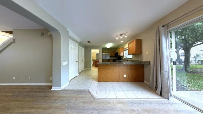 Building Photo - 8006 Thoroughbred Loop