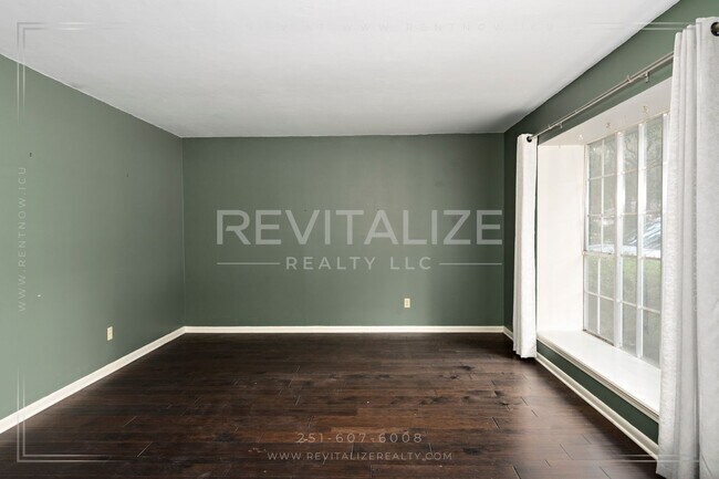 Building Photo - 3/2 Brick Home with Sunroom, Deck, and Car...