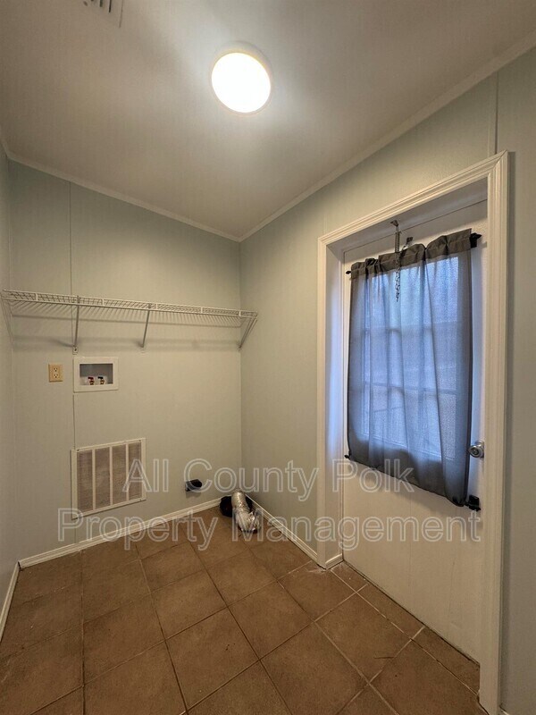 Building Photo - 913 Saddlewood Blvd