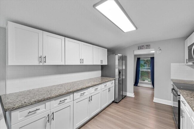 Building Photo - 208 Weaver Ave