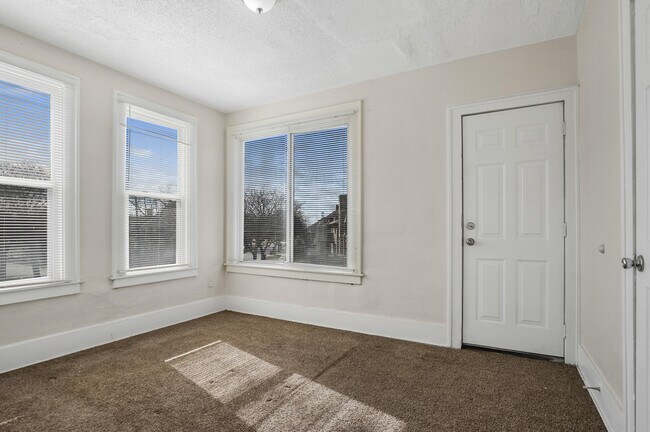 Building Photo - 5032 W Boston Blvd