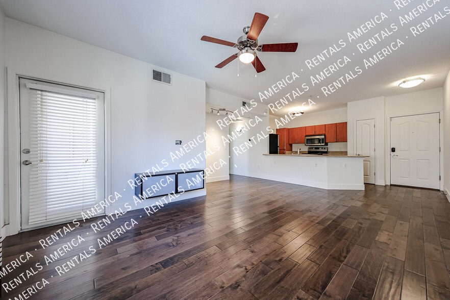 Building Photo - 5302 E Van Buren St