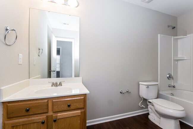 Building Photo - 1742 Eastway Dr