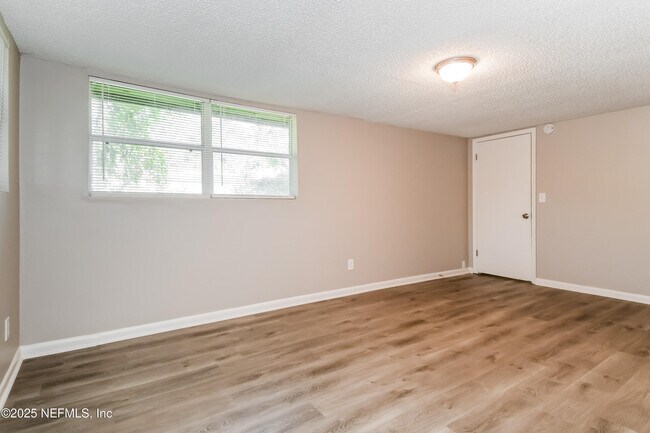 Building Photo - 2166 Jammes Rd