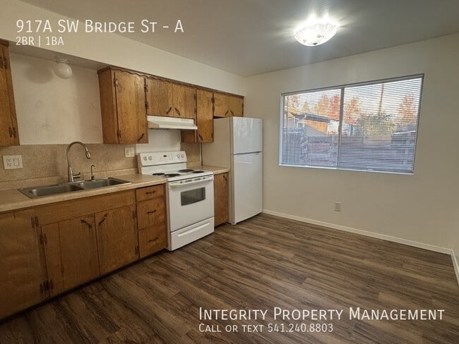 Building Photo - 917 SW Bridge St