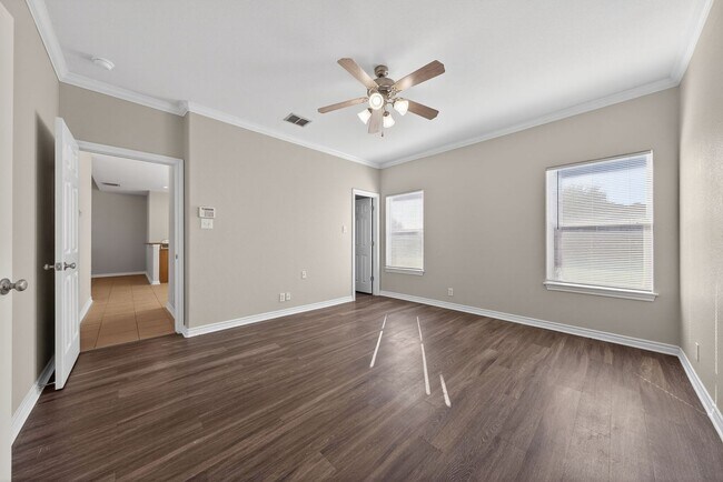 Building Photo - Spacious 4BR Home w/ Game Room | No HOA | Prime Selma Location - Realtor Commission: $500