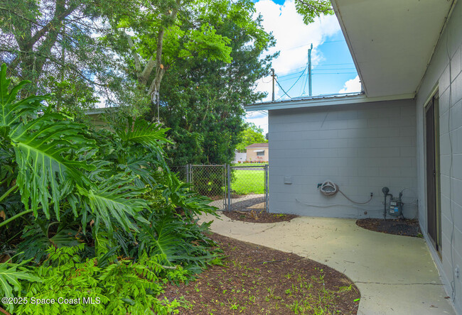 Building Photo - 2285 Dolphin Rd