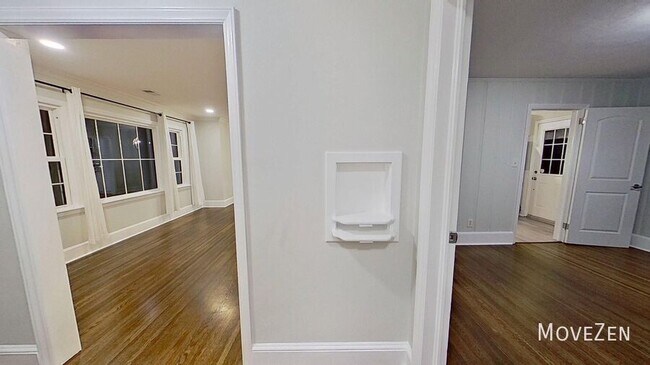 Building Photo - 1200 Dresden Dr W