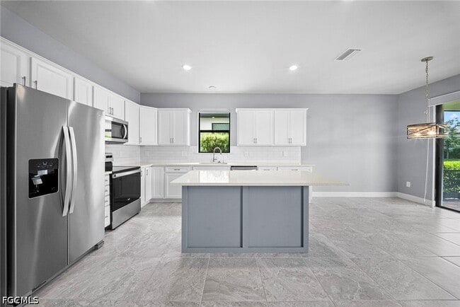 Building Photo - 3685 E Hampton Cir