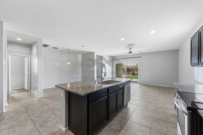 Building Photo - 17878 N Pietra Rd