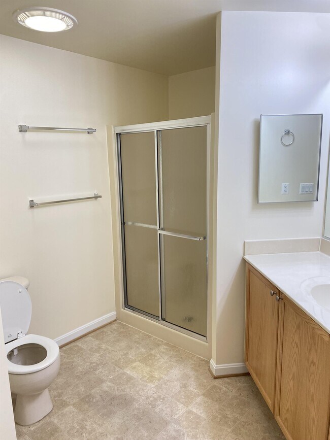 Building Photo - 597 Cawley Dr