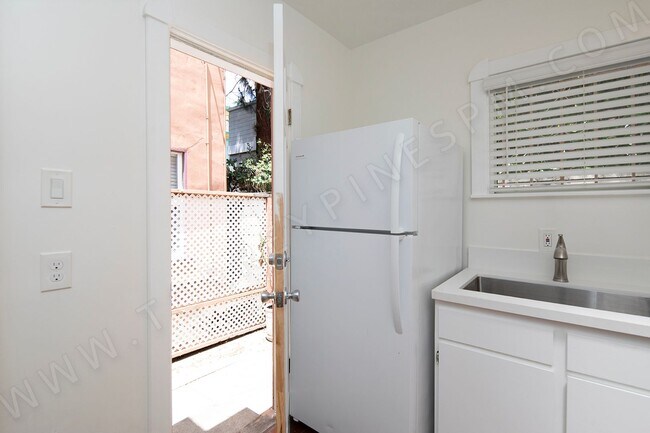 Building Photo - Bankers Hill 1BR, Nestled Between Balboa P...