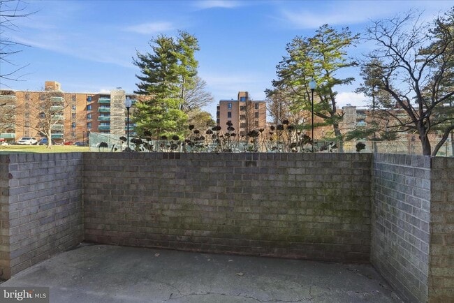 Building Photo - 3245 Rio Dr