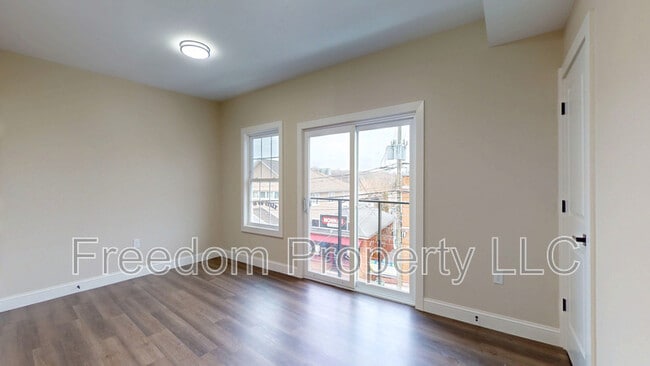 Building Photo - 130 Center St