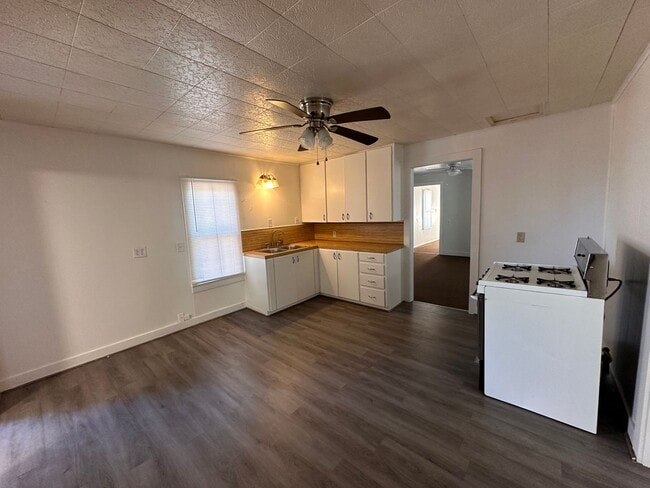 Building Photo - 205 G St