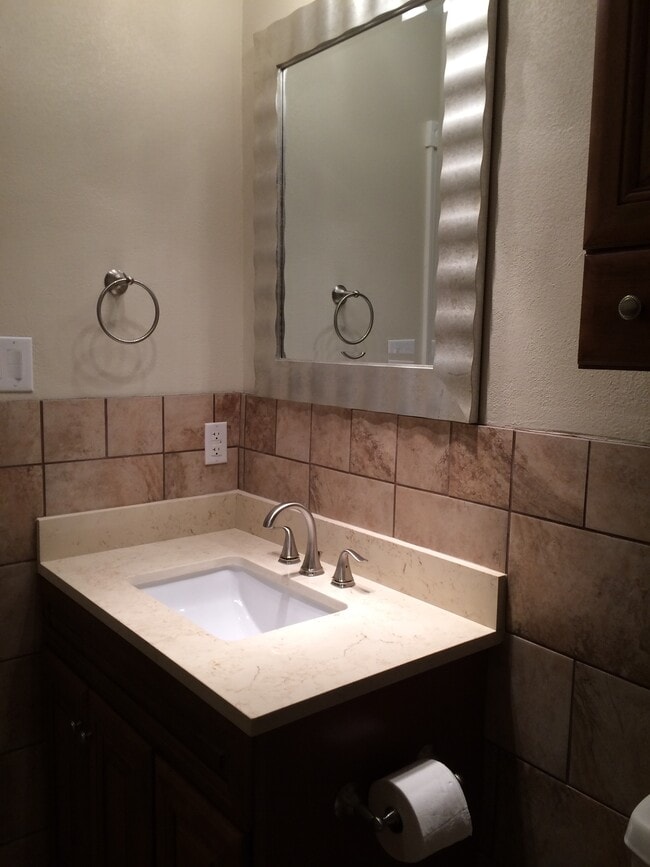 Building Photo - 6733 NW Compass Dr