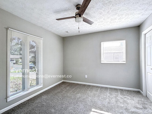 Building Photo - 1327 Chablis Ct N