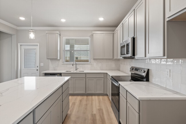 Building Photo - 517 La Parra Bend