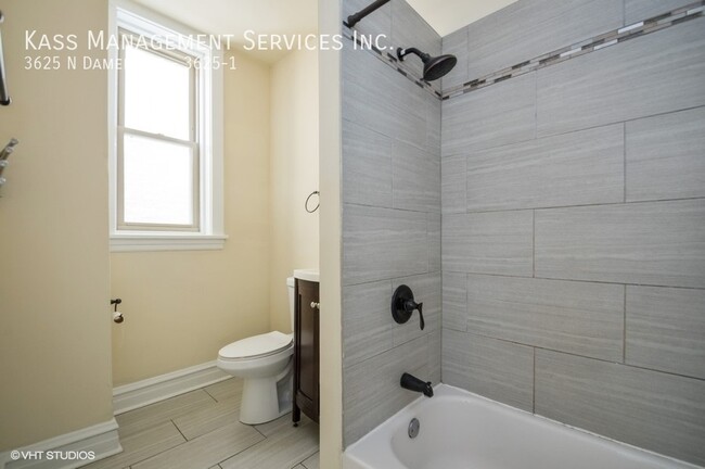 Building Photo - 3625 N Damen Ave
