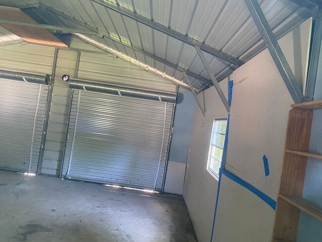 Building Photo - CLEVES - Adorable fresh tiny home w fenced...