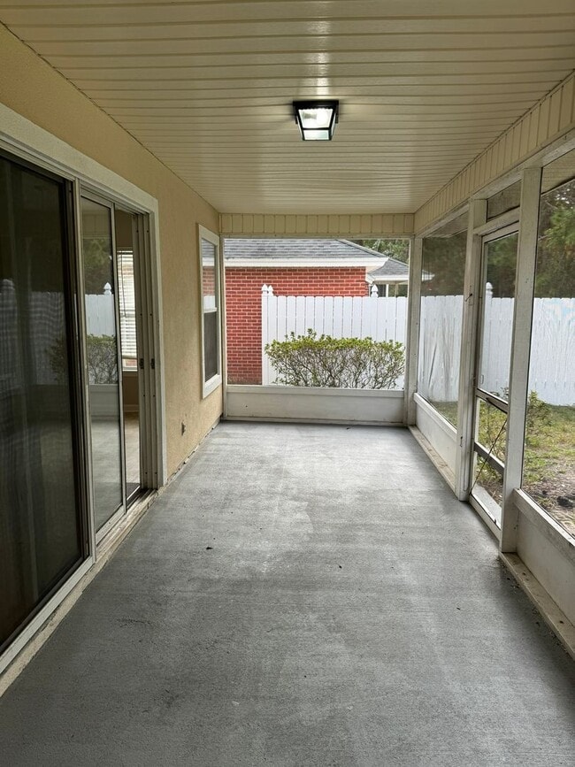 Building Photo - Home For Rent