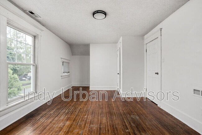 Building Photo - 418 N Drexel Ave