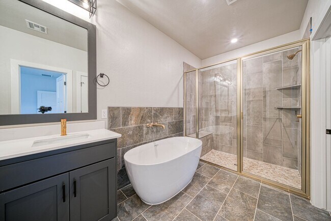 Building Photo - Beautiful property in Edmond