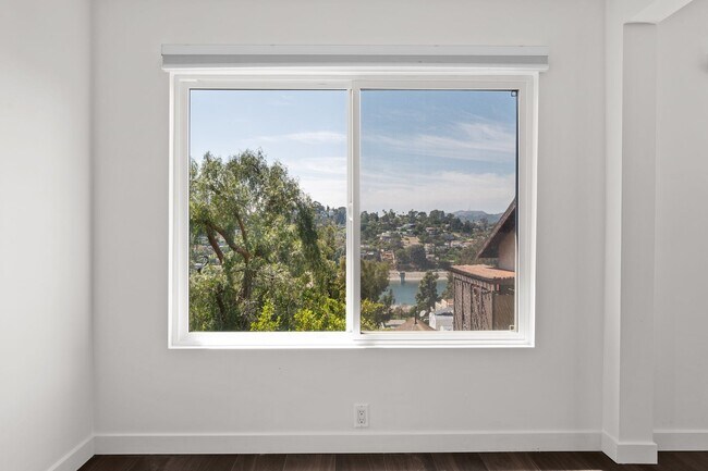 Building Photo - 1915 Apex Ave