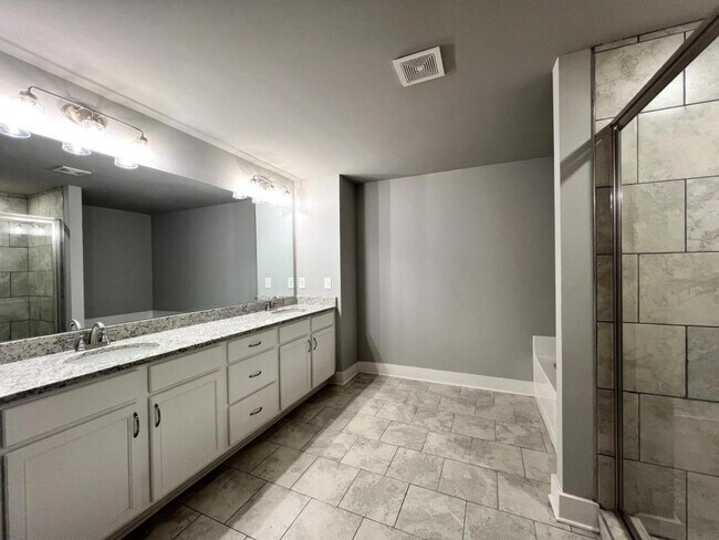 Building Photo - 112 McAllister Rd SE