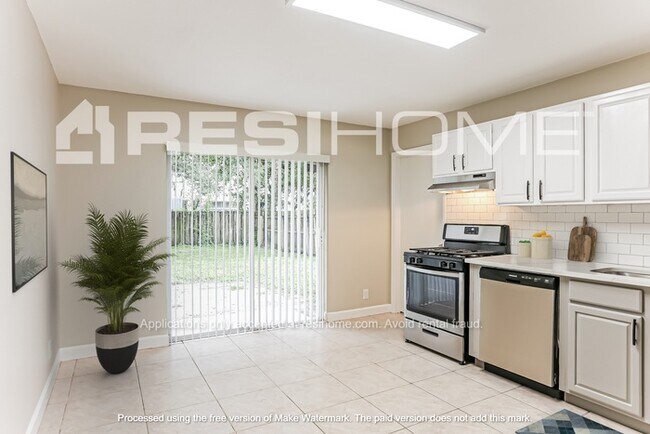 Building Photo - 7398 Willow Springs Cir E