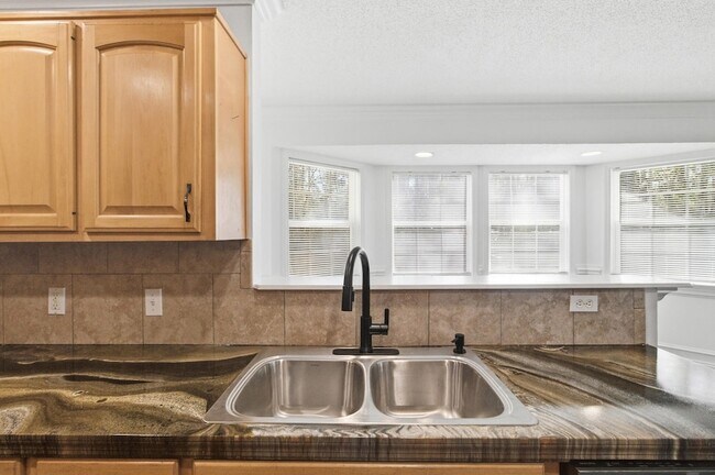 Building Photo - 17 Timberwood Ct