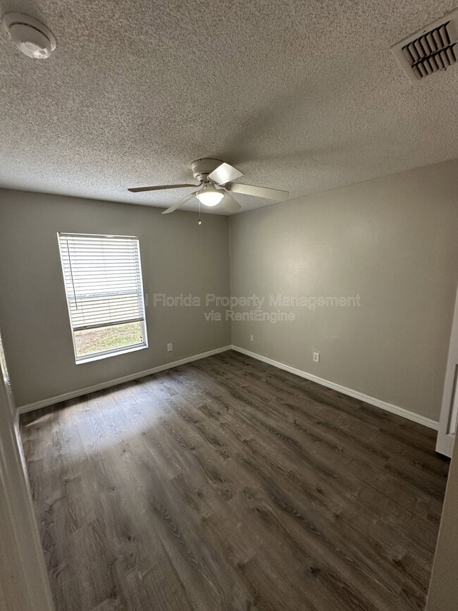 Building Photo - 13701 Meadowpark Ave