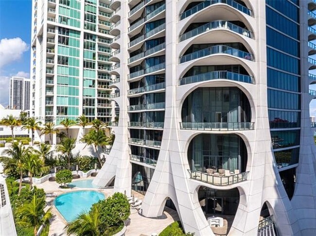 Building Photo - 1000 Biscayne Blvd