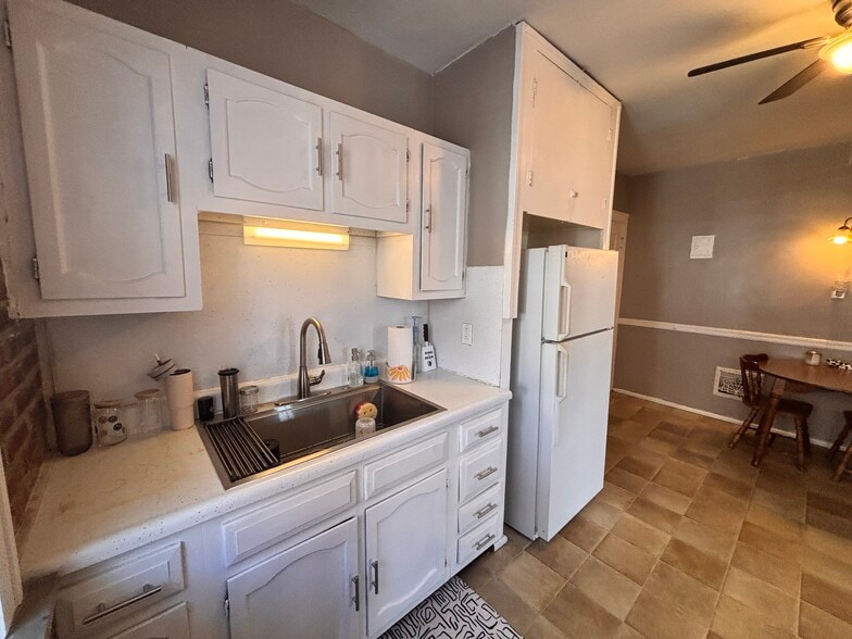 Large Updated Sink - 4945 Mardel Ave