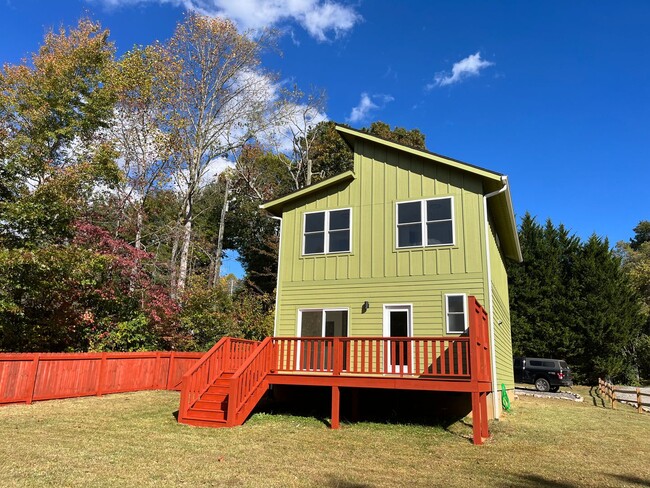 Building Photo - Black Mountain Rental