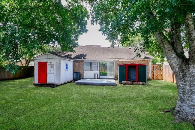 Building Photo - 6915 Jeb Stuart Dr