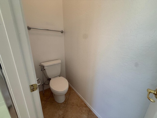 Building Photo - 906 W Glenmere Dr