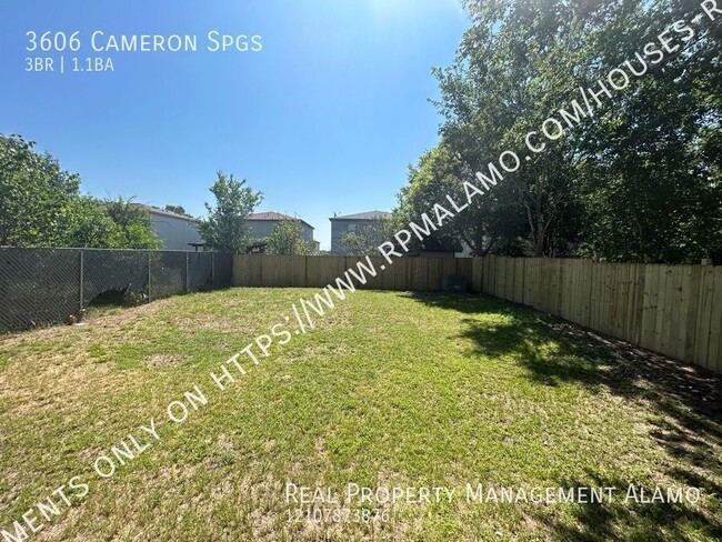 Building Photo - **MOVE-IN SPECIAL** MUST SEE! 3 Bedroom / ...