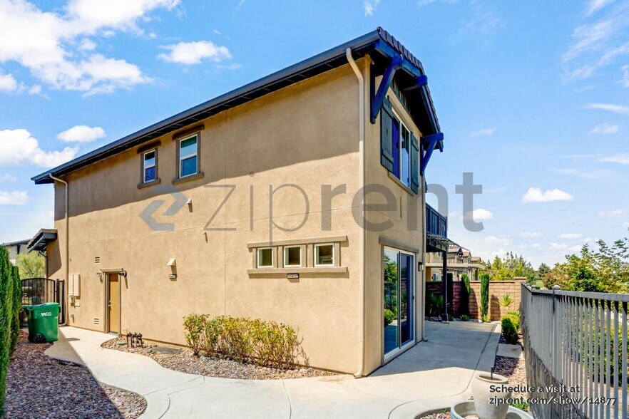 Building Photo - Unit